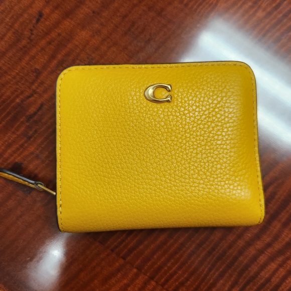 Rare Coach wallet - mustard yellow - Picture 1 of 8